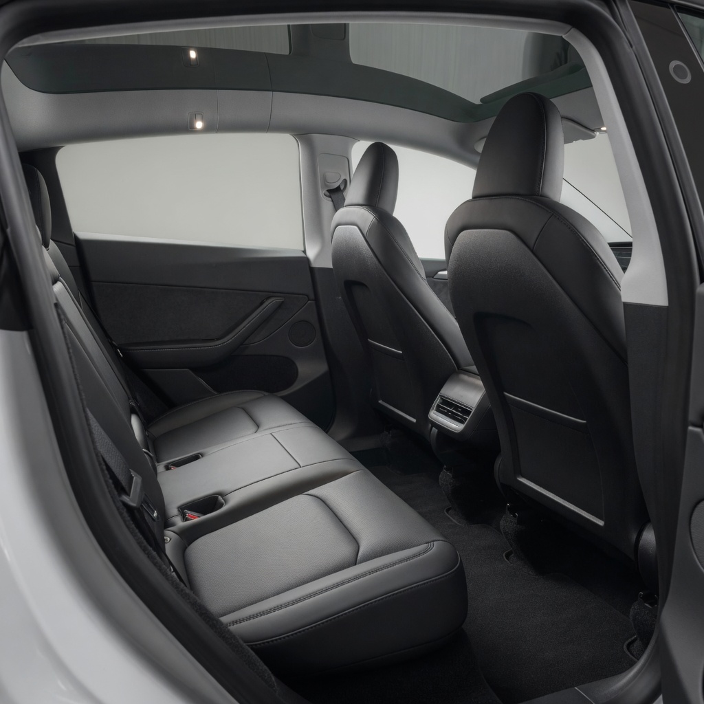 Habitacle spacieux et confortable, banquette arrière spacieuse au revêtement soigné